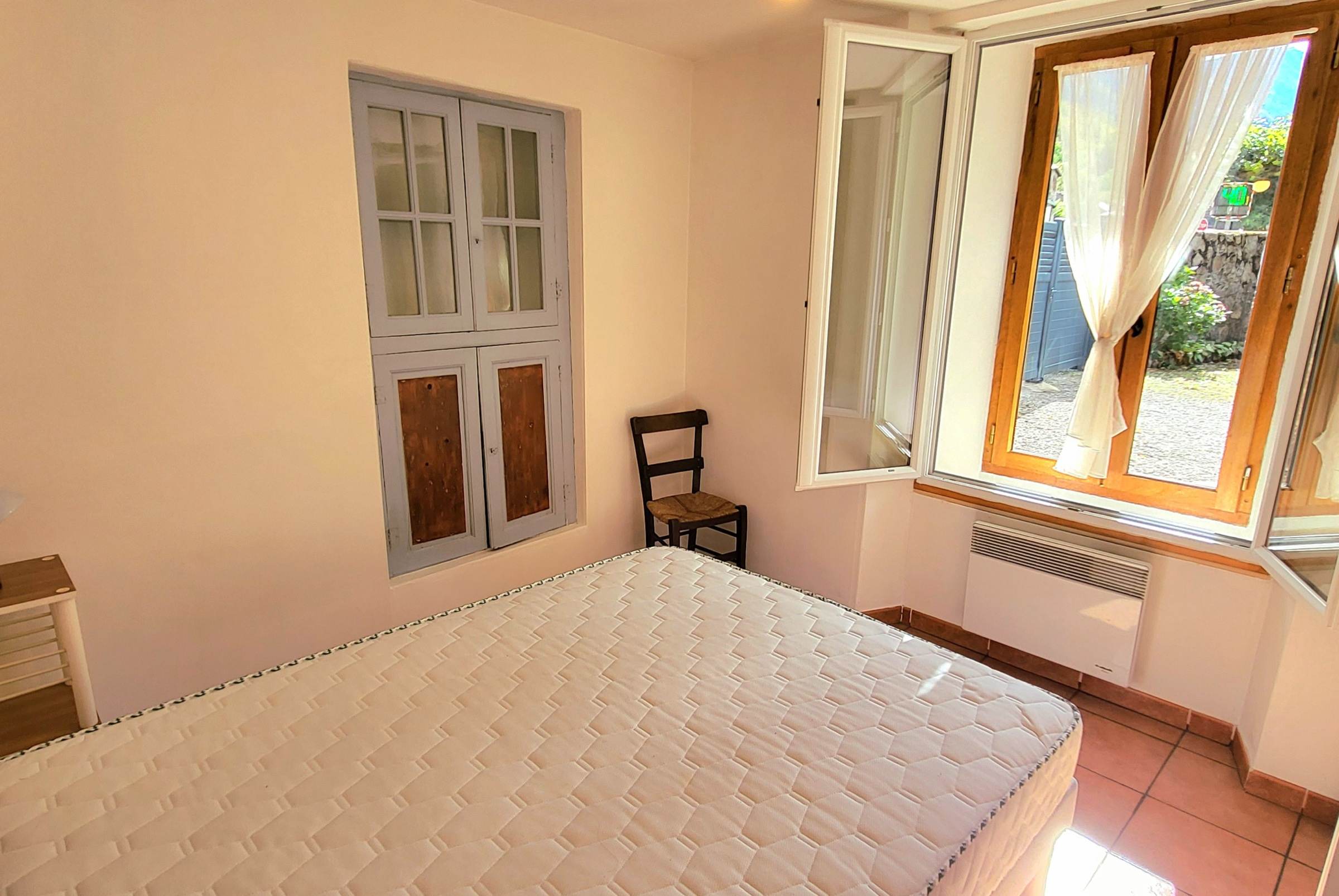 T2 côté cour : chambre