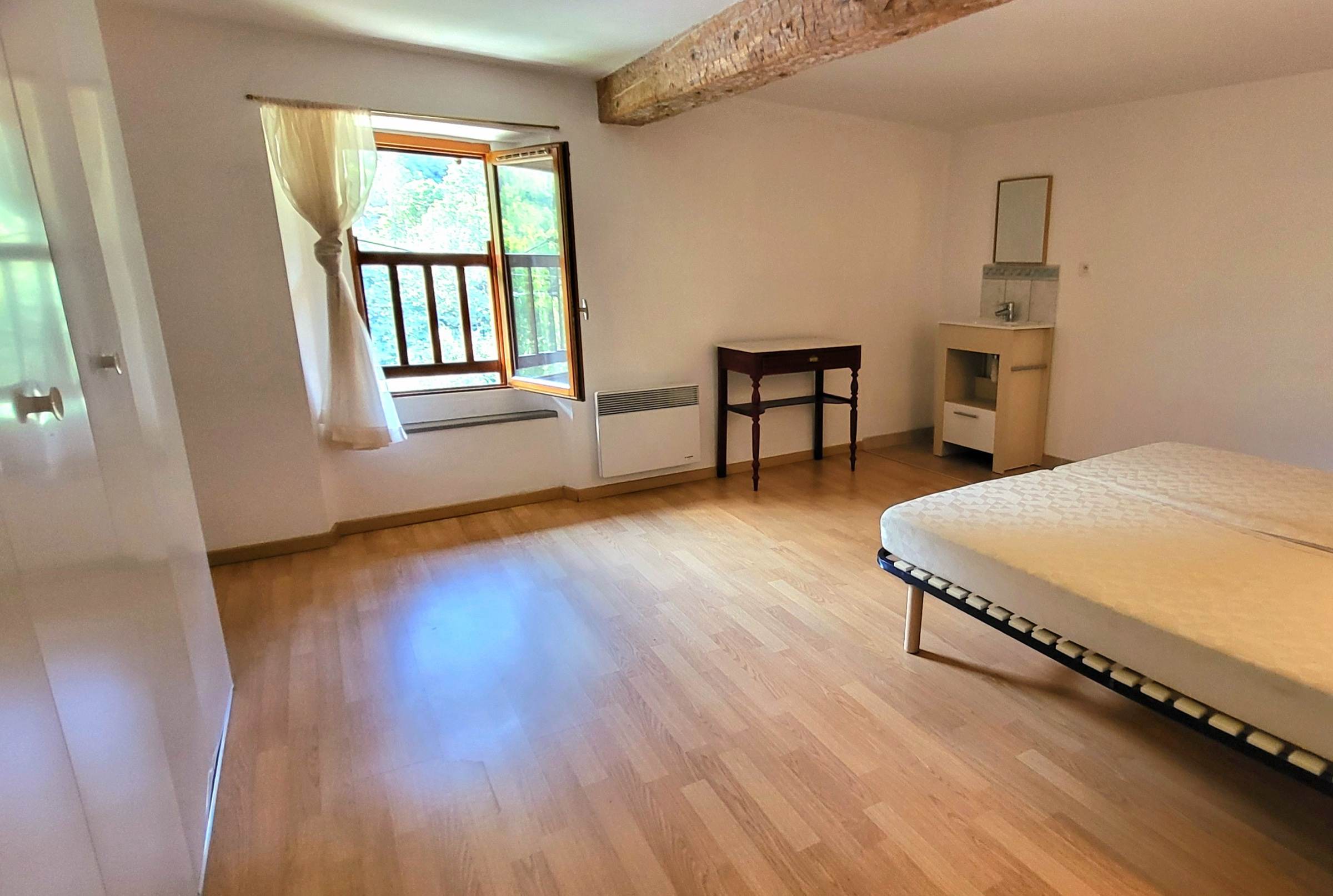 T4 du 2e étage : chambre 1