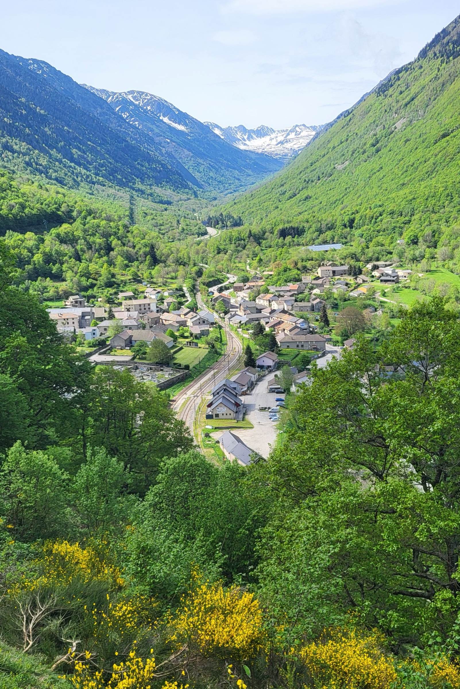 Le village de Mérens dans sa vallée